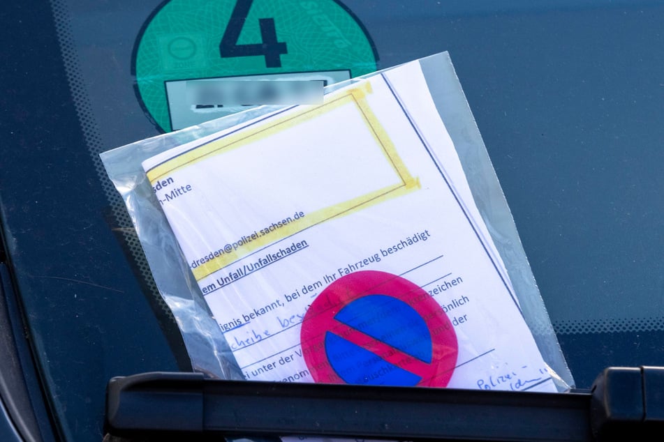 Die Polizei ermittelt wegen Sachbeschädigung.