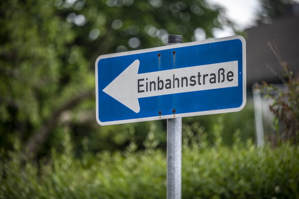 Auf der Erfenschlager Straße und der Hans-Sachs-Straße gilt die Einbahnstraßenregelung. (Symbolbild)