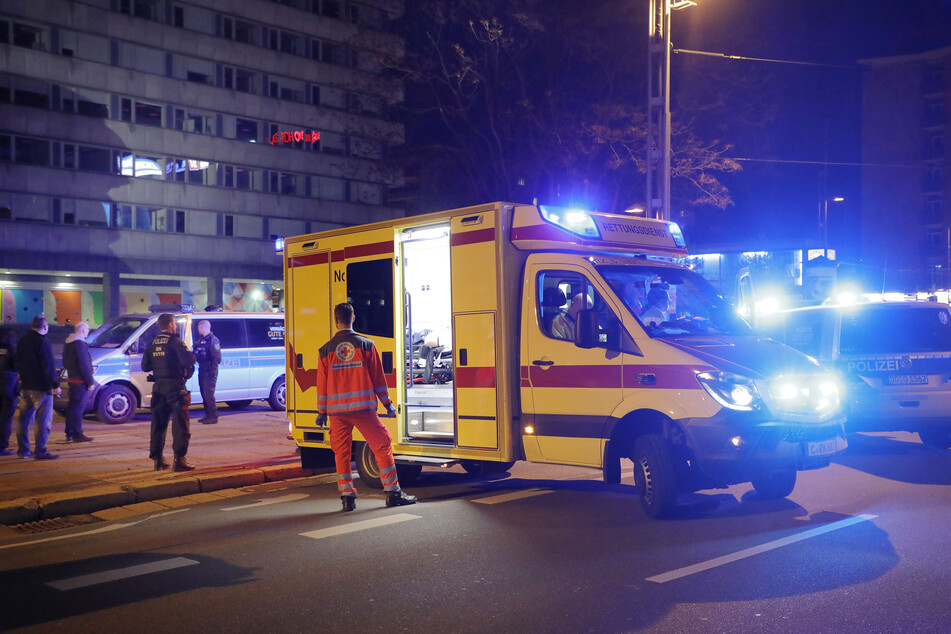 Bei einer Schlägerei in der Brückenstraße erlitt ein Mann Schnittverletzungen, zwei weitere Beteiligte wurden leicht verletzt. (Archivbild)