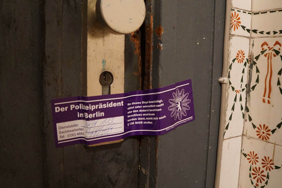 Wegen einer Leiche wurde die Polizei in eine Spandauer Wohnung gerufen.
