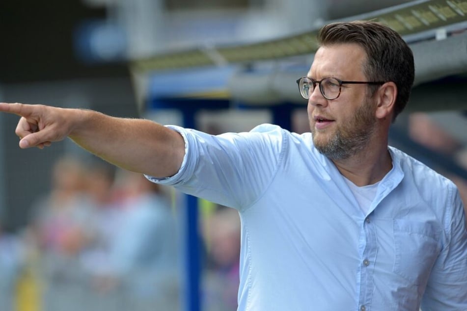 Manager Martin Przondziono verabschiedete den Stürmer respektvoll.