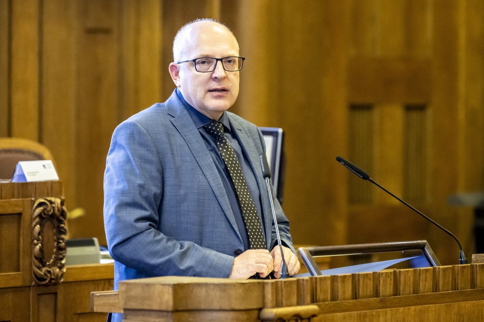 OB Sven Schulze (53, SPD) muss am morgigen Mittwoch den Chemnitzer Stadträten den Fahrplan zur Auflösung der CTM (früher CWE) erläutern.