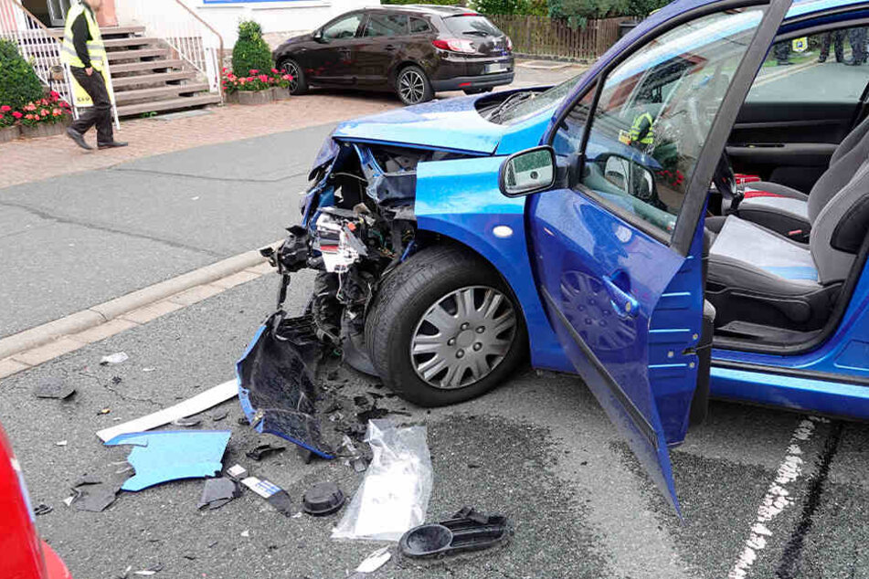 Der Peugeot war aus ungeklärter Ursache mit einem Skoda zusammengestoßen.