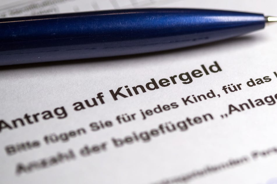 Die Opposition im Berliner Bundestag kristisiert das Milliardenpaket für Familien scharf. (Symbolbild)