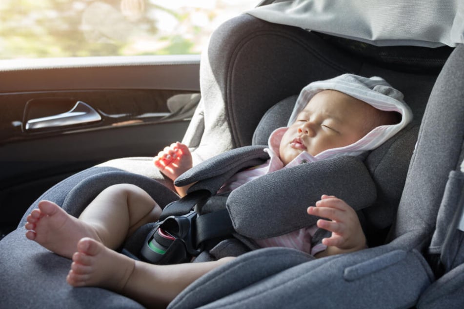 Die Mutter hatte ihr Kind aus Versehen in ihr Auto eingesperrt. (Symbolbild)