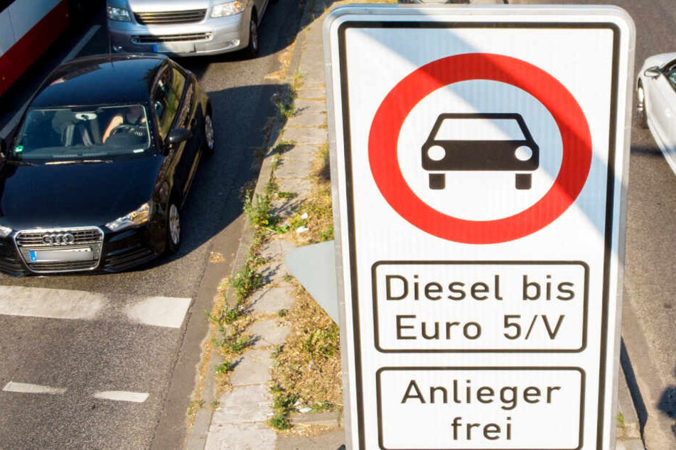 Sind Fahrverbote sinnvoll? Der ADAC eine Überprüfung der EU-Grenzwerte. (Symbolbild)
