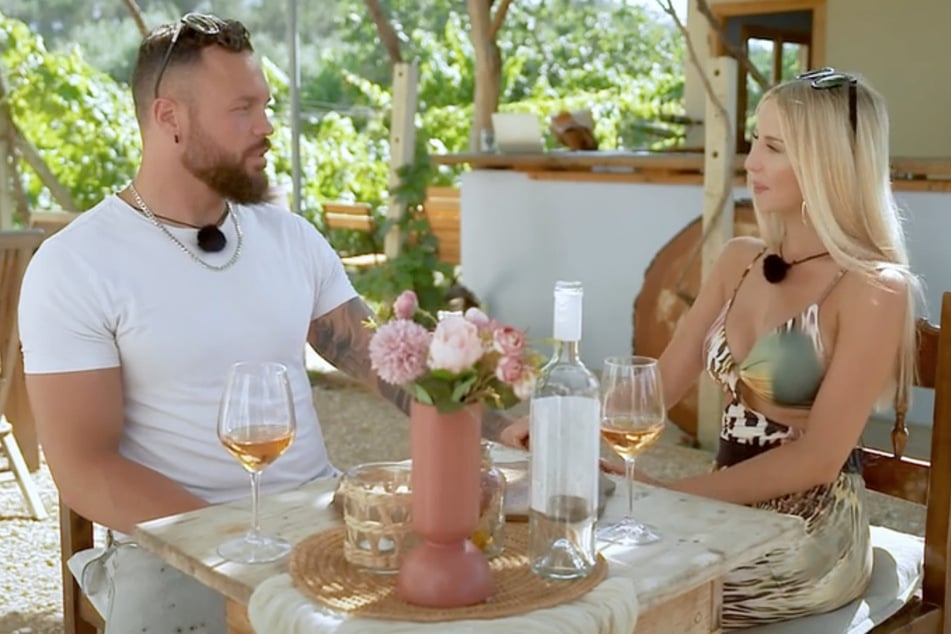 Bei einem Date soll Jamy den Po von Verführerin Alexandra ganz genau unter die Lupe genommen haben.