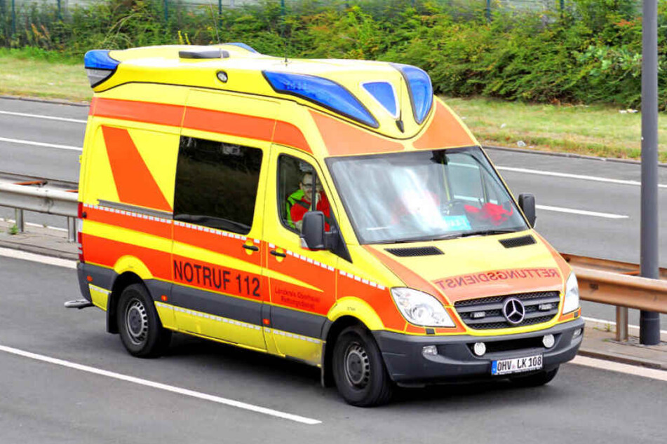 Durch den Crash verletzte sich der Motorradfahrer schwer. (Symbolbild).