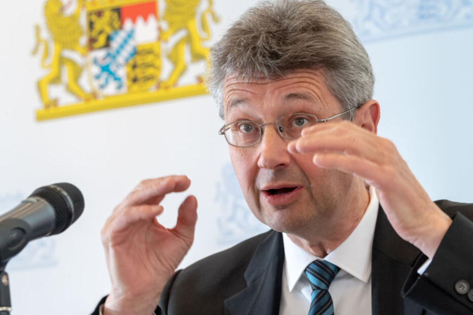 Der Freie-Wähler-Vorsitzende Michael Piazolo legte Thomas Neuberger den politischen Rückzug nahe. (Archiv)