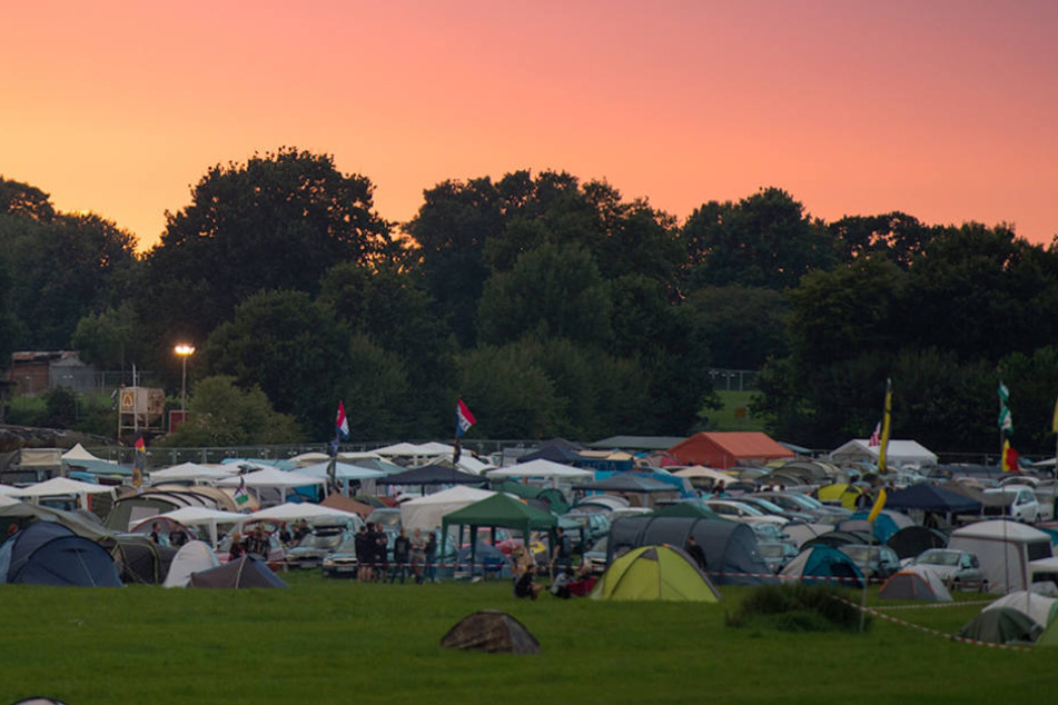 In der Nacht bekam der genervte Festivalbesucher offensichtlich nicht genug Schönheitsschlaf.