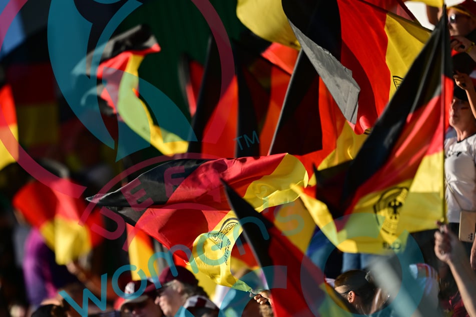 Für die deutschen Fußballerinnen geht es bei der EM in der Schweiz gegen Dänemark weiter. Im grenznahen Basel wird es so etwas wie ein Heimspiel geben. (Symbolbild)