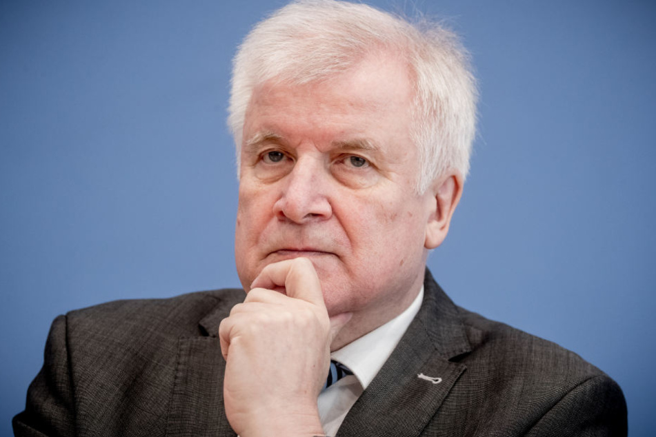 Schließt Abschiebungen nach Syrien auch für kriminelle Flüchtlinge aus und widerspricht Strobl: Deutschlands Innenminister Horst Seehofer (CSU). (Symbolbild)