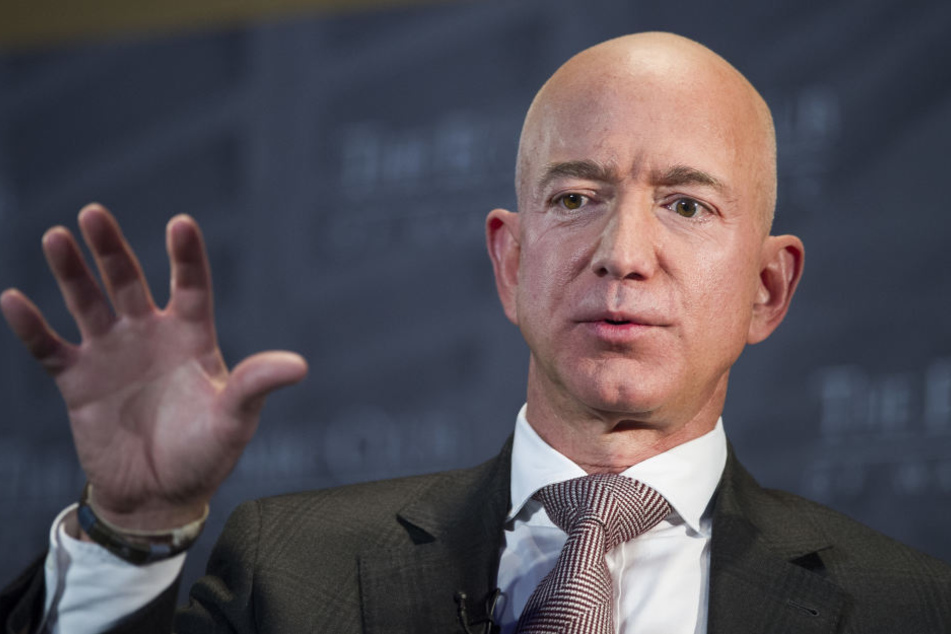 Jeff Bezos wurde durch Amazon zum Milliardär.