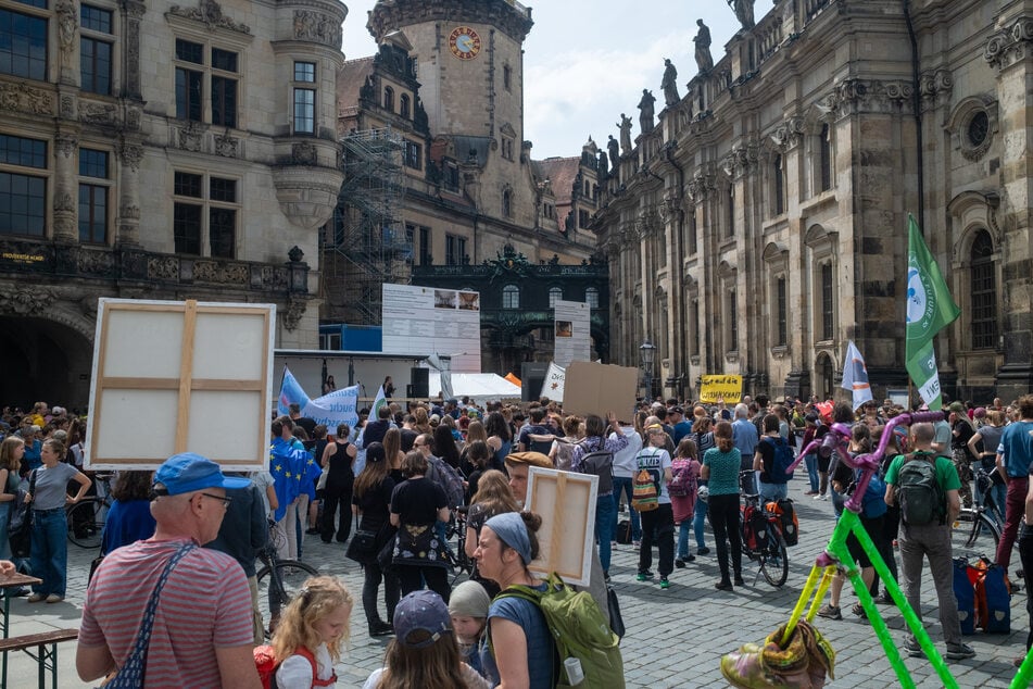 Auf dem Schloßplatz wurden die zentralen Forderungen präsentiert.