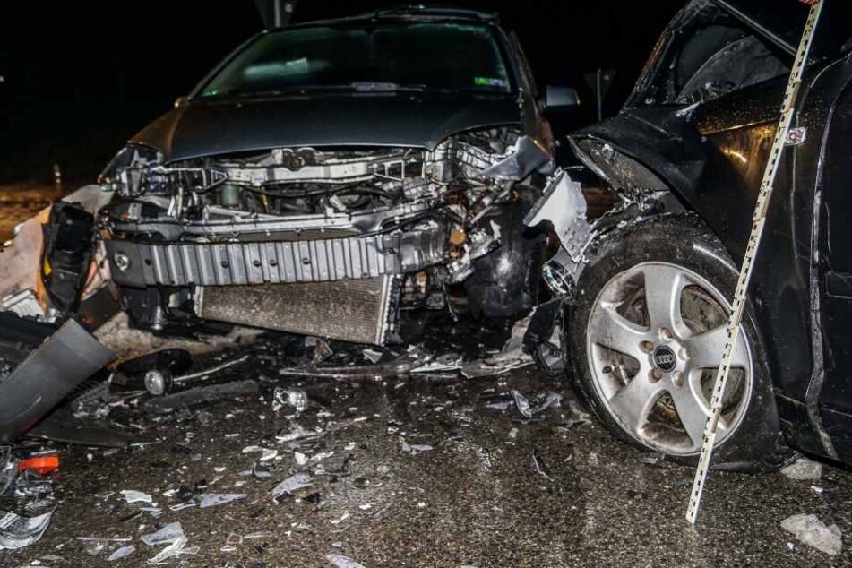 Beide Wagen waren nach dem heftigen Crash nicht mehr fahrtüchtig.