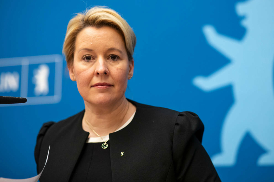 Berlins Regierende Bürgermeisterin Franziska Giffey (43, SPD) hat in einem Interview angekündigt, dass die Initiative für eine Bebauung des Tempelhofer Feldes vorerst nicht vom Senat ausgehen wird.