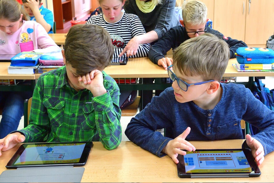 Schüler beim Lernen mit SmartBoards. Sachsen hat eine Landeslizenz für die Plattform bettermarks gekauft. Sie soll Lehrern helfen, maßgeschneiderte Mathe-Aufgaben zu kreieren.