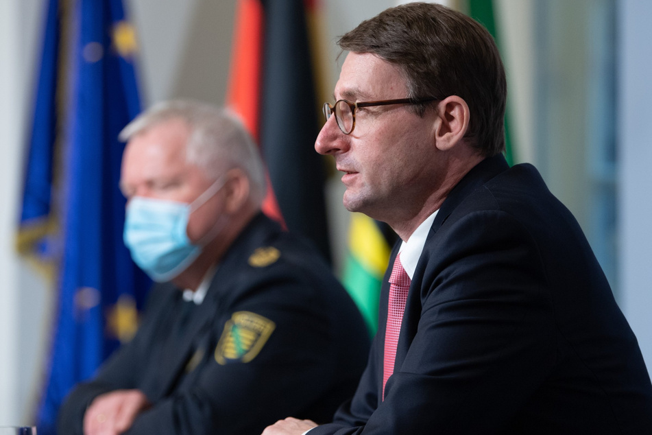 Landespolizeipräsident Horst Kretzschmar (61, l.) und Innenminister Roland Wöller (50, CDU) zeigten sich zufrieden mit dem Einsatz.