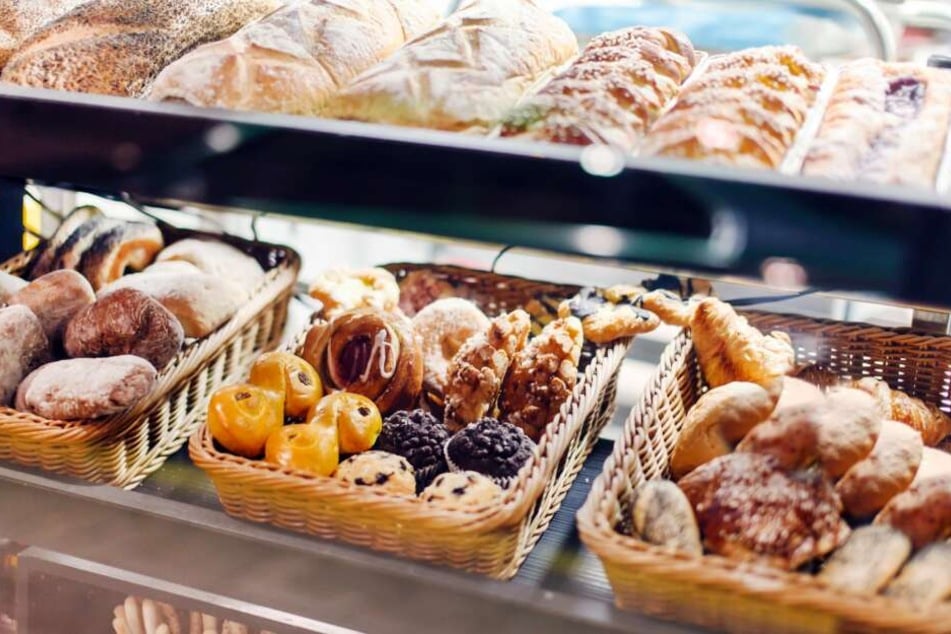 Eine Bäckerei überfiel der Räuber. (Symbolbild)