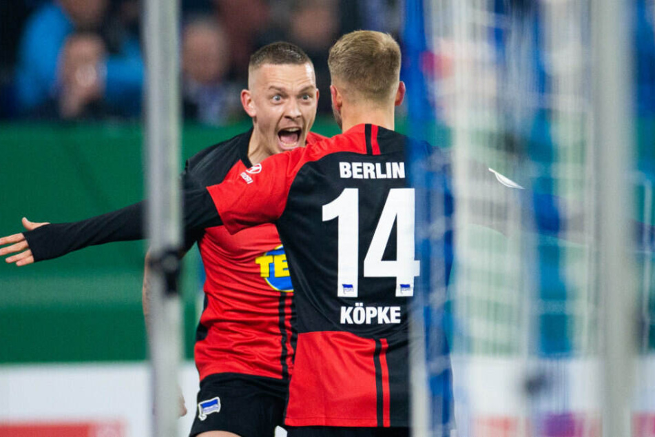 Pascal Köpke (r.) jubelt mit Vorlagengeber Marius Wolf über das 1:0.