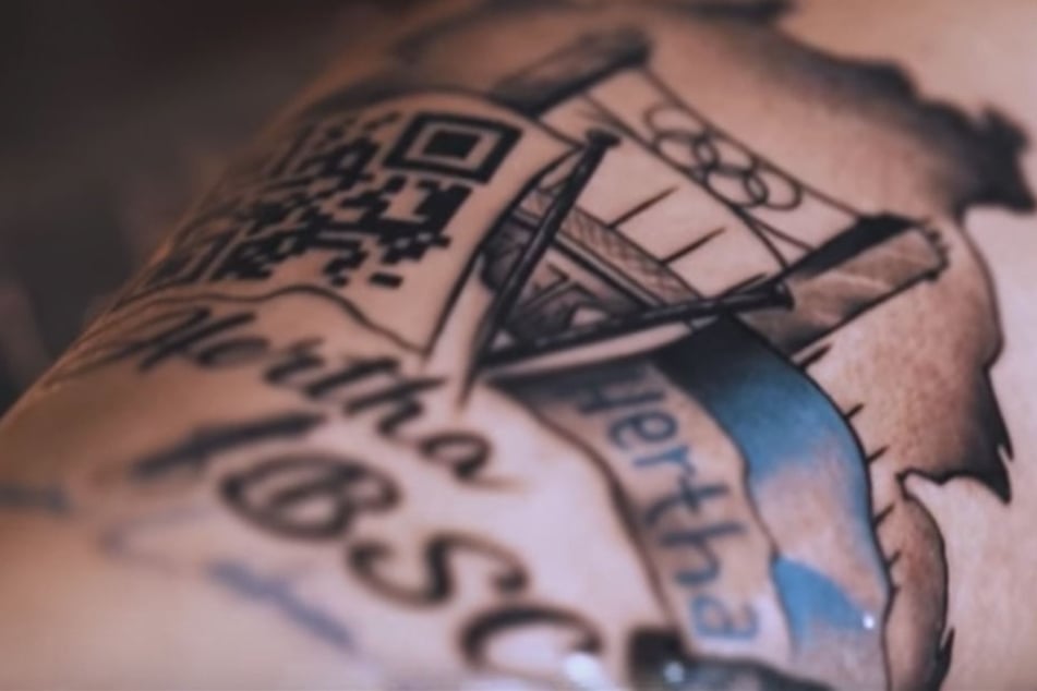 Dieses Tattoo verschafft einen Hertha-Fan die Dauerkarte seines Lebens.