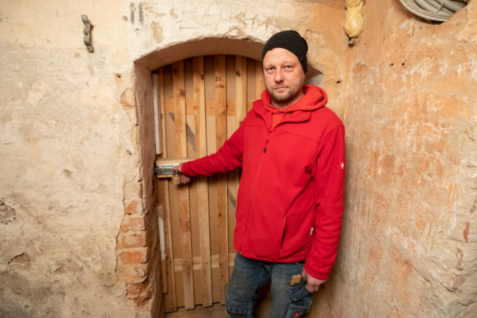Elektromeister Markus Heimann (40) ärgert sich über den Einbruch in seinen Keller.