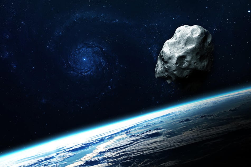 Immer wieder nähern sich kleine, aber auch sehr große Asteroiden gefährlich nah der Erdatmosphäre.