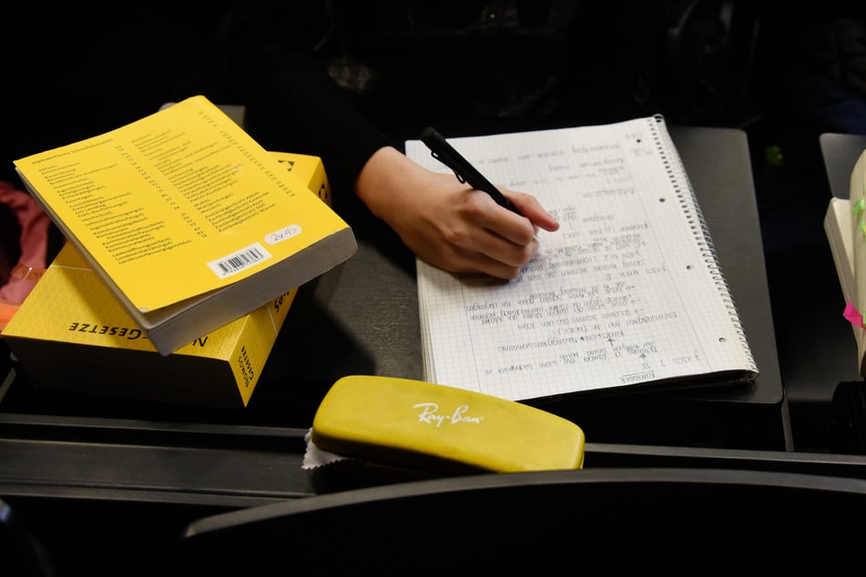 Frankfurt: Katastrophen-Panne im Jura-Examen: Zwei Dutzend Klausuren verschollen