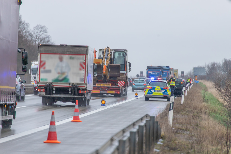 Auffahrunfall auf der A72 zwischen Stollberg und Chemnitz: Autofahrer standen danach im Stau.