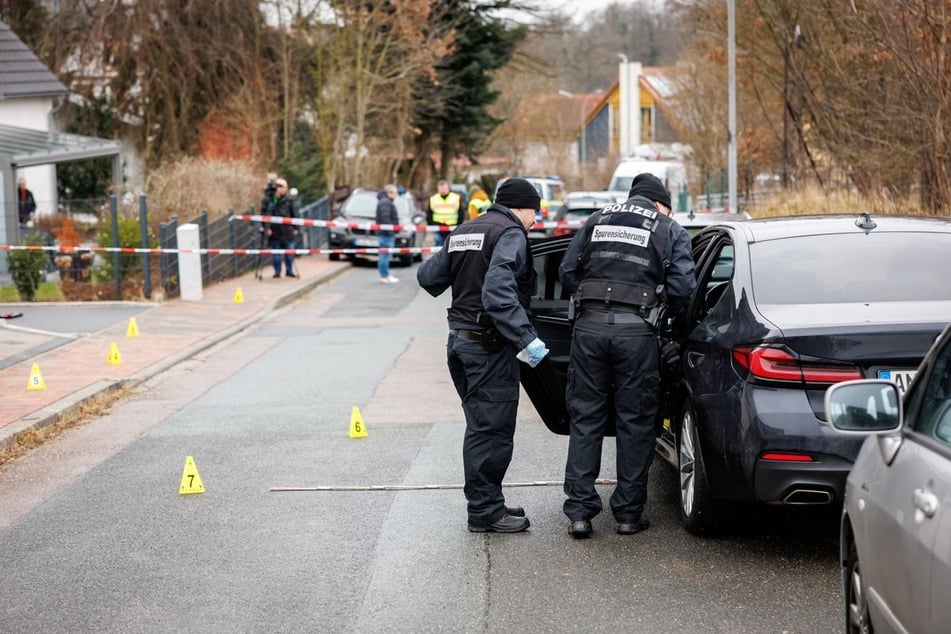 Die Polizei ermittelte am Tatort nach dem versuchten Mord.