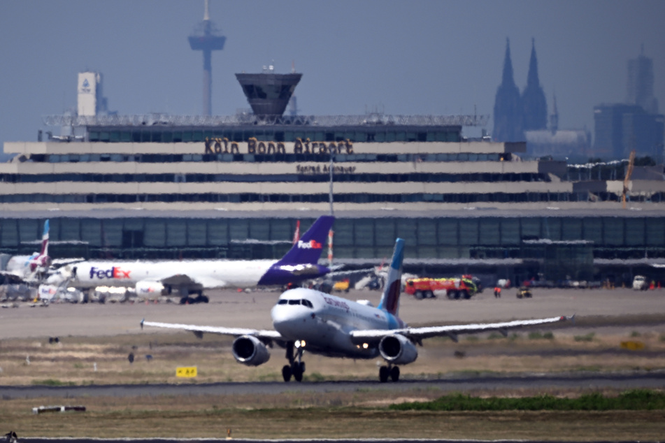 Die Probleme am Flughafen Köln/Bonn reißen nicht ab. Am Wochenende kam für die Urlauber auch noch eine erschwerte Anreise hinzu.