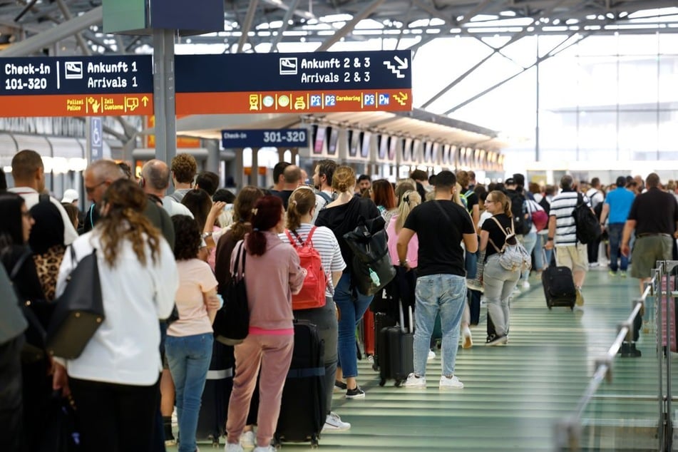 Reise-Ärger in Köln: Zu wenig Personal sorgt am Flughafen für großes Chaos