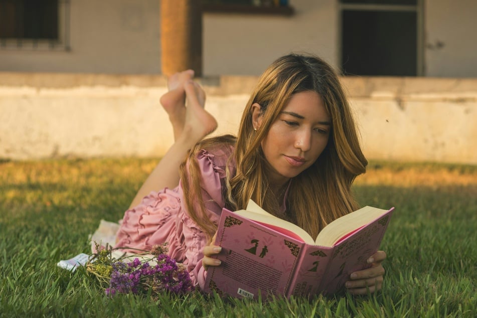 Bist Du ein Bücherwurm? Die passenden Sprüche über Bücher liest Du auf TAG24.