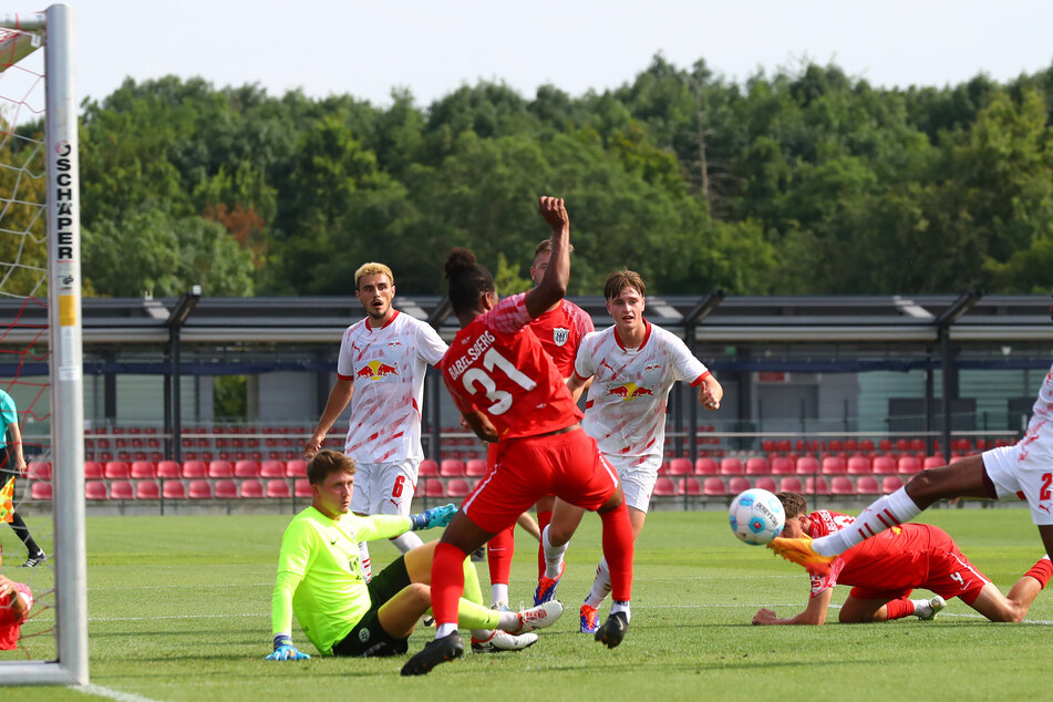 Im Geheimtest bei Bundesligist RB Leipzig schlug sich der Regionalligist trotz vieler Ausfälle tapfer.