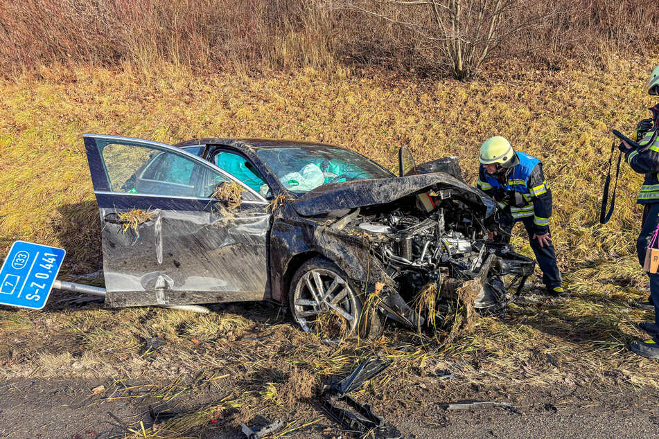 Durch den Aufprall wurden die Fahrzeuge völlig zerstört.