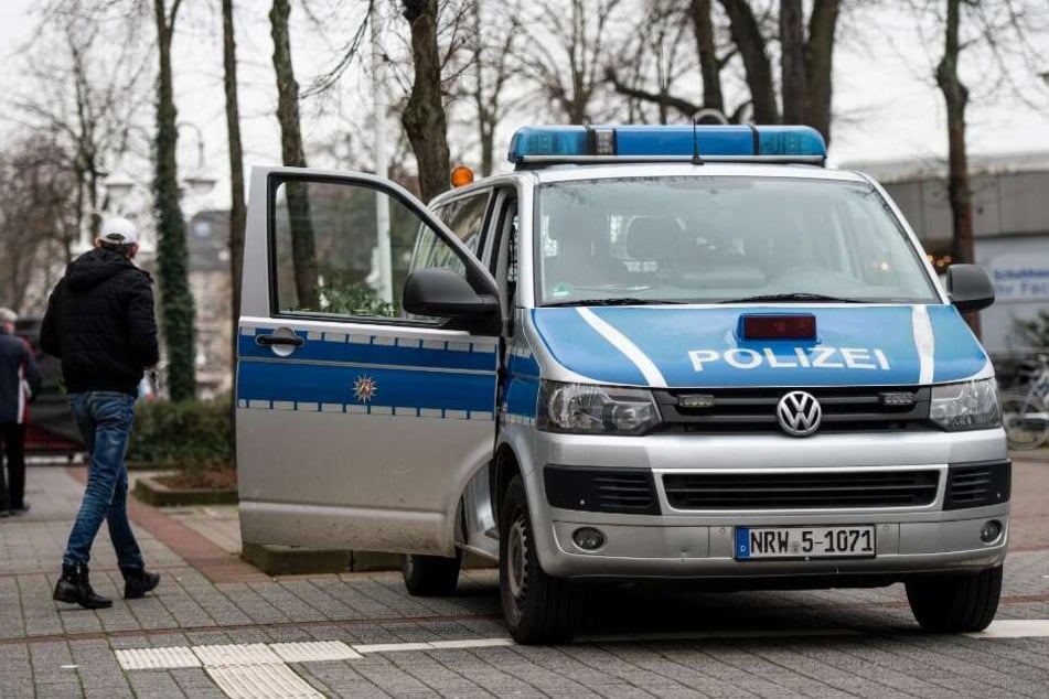 Mehrere Info-Mobile der Polizei sind in der Innenstadt postiert.