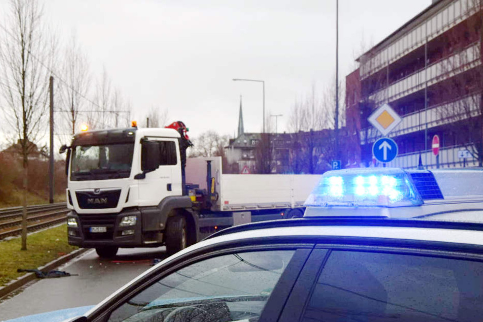 Ein Aufnahmeteam der Polizei will nun den genauen Hergang des Unfalls ermitteln.