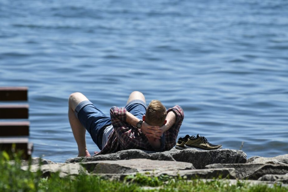 Viel frische Luft und Sonne sowie eine gesunde Ernährung tragen dazu bei, dass Du den Sommer ohne Erkältung genießen kannst.