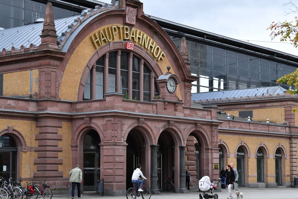 Nach einer Kontrolle am Erfurter Hauptbahnhof musste ein 38-Jähriger wegen einer offenen Geldstrafe direkt in die Justizvollzugsanstalt. (Archivbild)