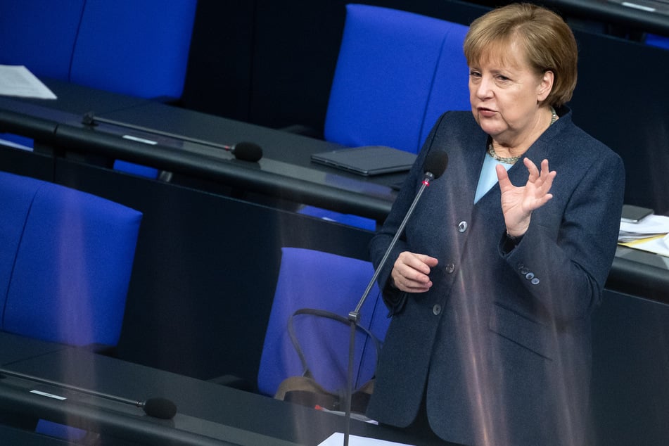 Bundeskanzlerin Angela Merkel (CDU) soll angeblich Flüge nach Großbritannien aussetzen lassen.