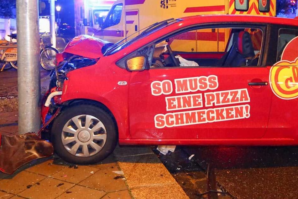 Das Fahrzeug des Pizza-Diensts hatte keine Chance auszuweichen.