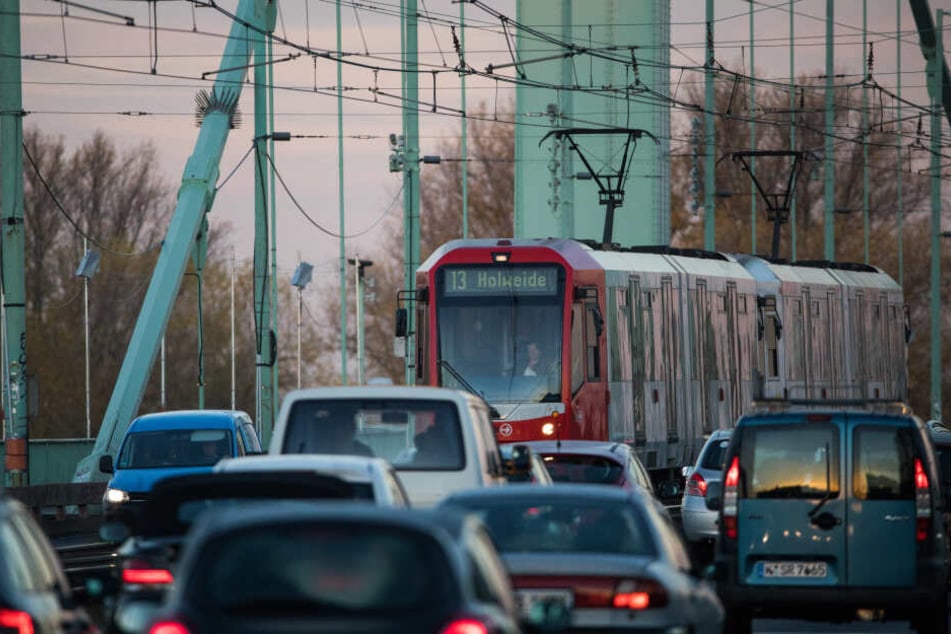 Aufgrund der Einschränkungen müssen Autofahrer wohl mit noch mehr Stau im Bereich der Mülheimer Brücke rechnen.