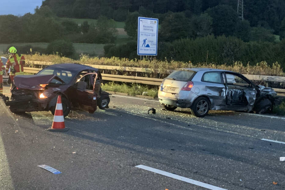 Zwei der fünf am Unfall beteiligten Autos.