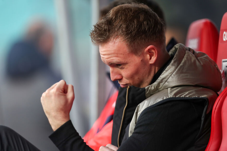 Coach Julian Nagelsmann hat mit RB Leipzig die erste Herbstmeisterschaft der Vereinsgeschichte klargemacht. Da kann man schon mal die Muskeln spielen lassen.