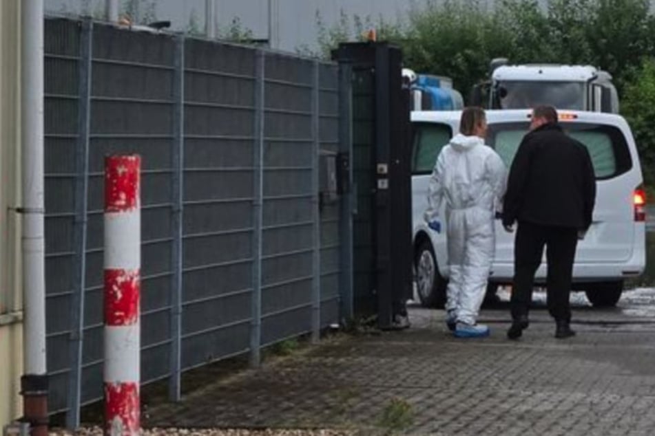 Nach grausigem Fund in Autowrack: Leiche identifiziert - Polizei nimmt Verdächtigen fest