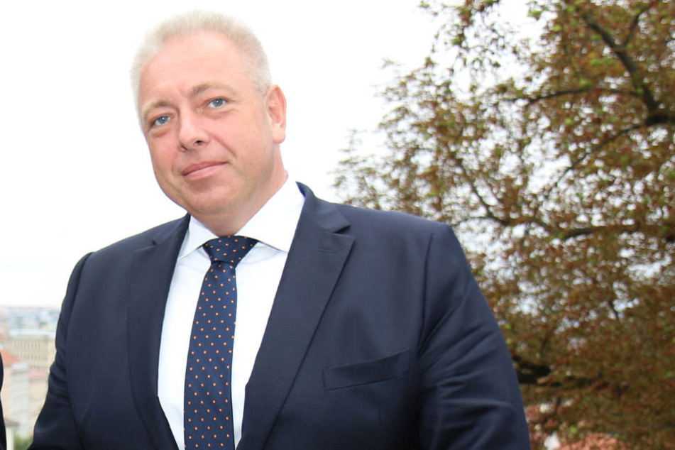 Tschechiens Innenminister Milan Chovanec (47) wirbt für Recht auf Schusswaffen