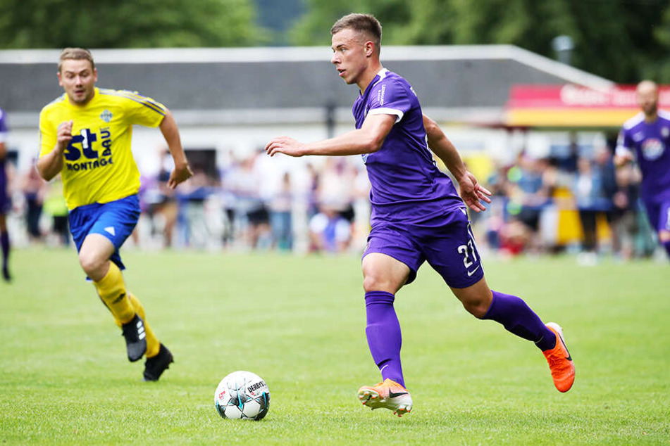 Njegos Kupusovic (r.) beim Testspiel in Geyer. Beim 22:0 trug er sich auch erstmals in die Torschützenliste der Auer ein.