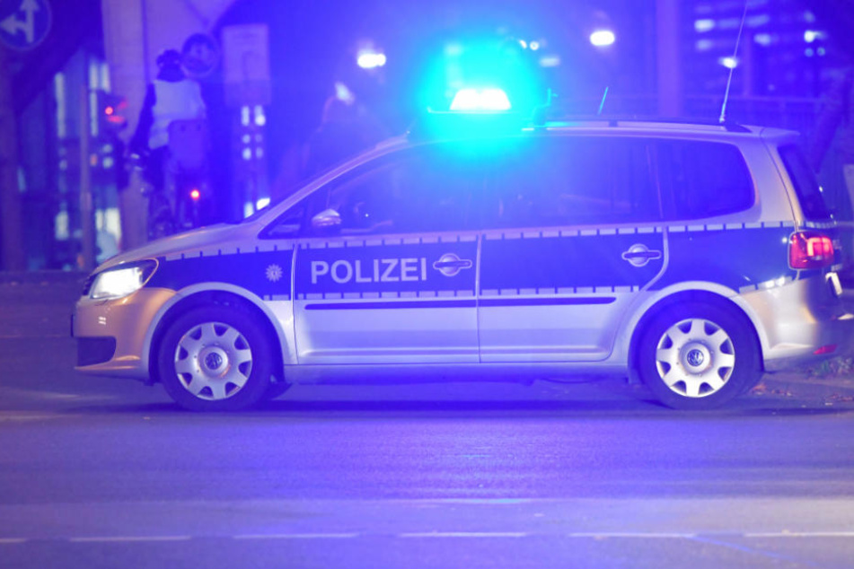 Mit voller Wucht soll dem Opfer das Messer in die Rippen gerammt worden sein (Symbolfoto).