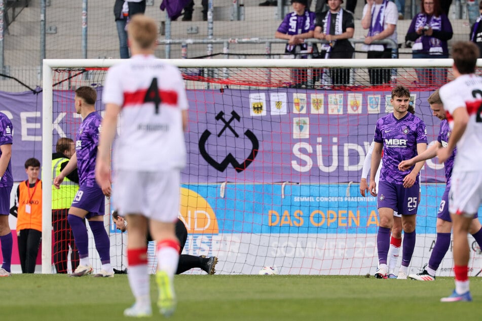 Hängende Gesichter bei den Veilchen nach dem Führungstreffer der Stuttgarter.