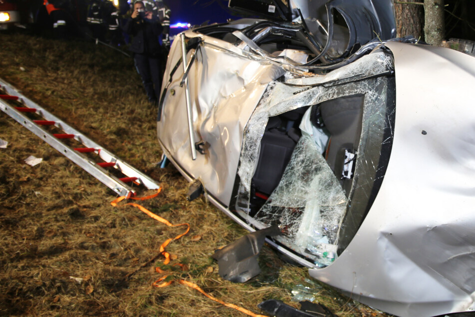 Heftiger Unfall! Junger Peugeot-Fahrer bei Crash schwer verletzt